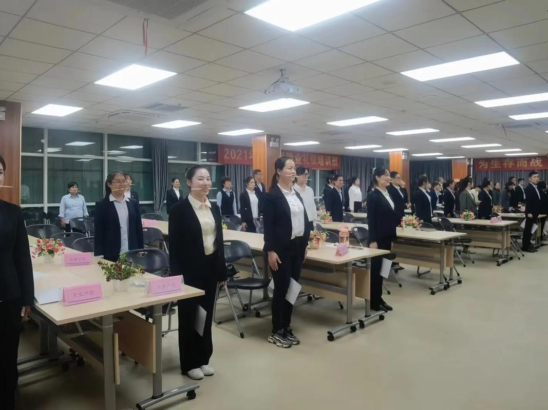 保險行業(yè)商務(wù)禮儀培訓 從產(chǎn)品到服務(wù)，再到禮儀服務(wù)的轉(zhuǎn)型